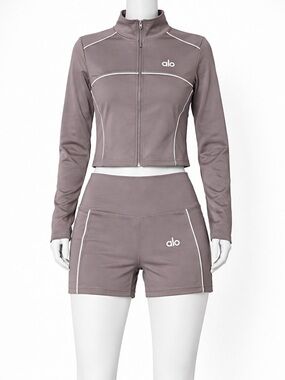 Activewear Set Nude / Taupe – Zip Jacket & Shorts (Alo Style)